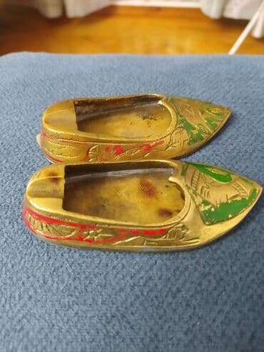 продаю медали: Башмаки-пепельницы(латунь ) .антиквар.окончательно, смотреть все — 6