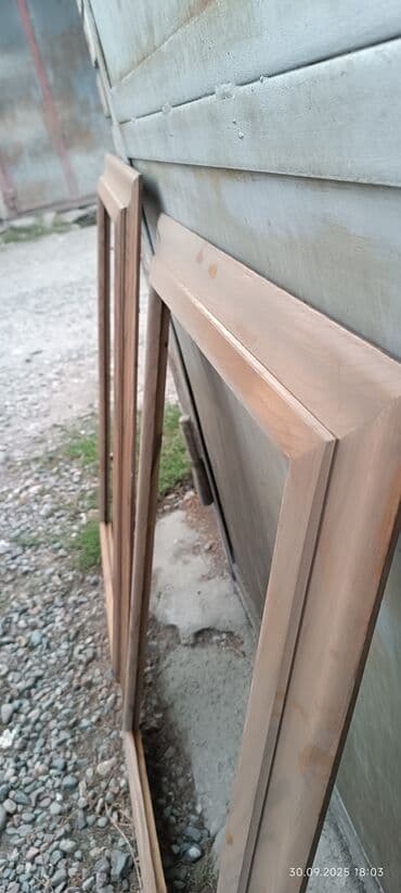 красивые вещи: Продаю лакированные, деревянные рамы для картин, ручной работы,одна — 4