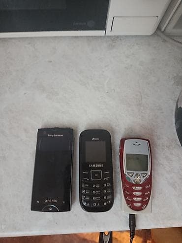 vintage t9: Набор из трёх мобильных телефонов: 1) Sony Ericsson Xperia (сенсорный — 2