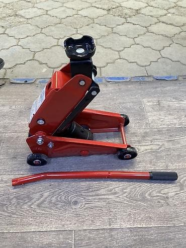 Домкрат подкатной гидравлический - Тип: подкатной, гидравлический -