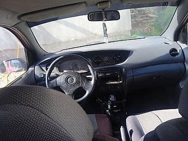 Voyah: Daihatsu YRV: 2002 г., 1.3 л, Механика, Бензин, Хэтчбэк — 6