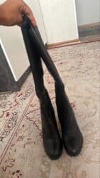 продаю в связи с переездом: Продаю сапоги зимние натуральные кожы 39 размер покупала в Москве — 4