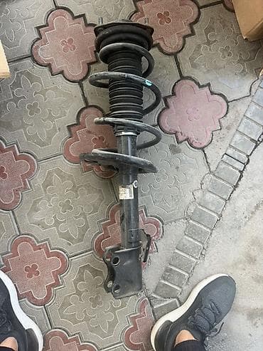 Автозапчасти: Передний амортизатор Lexus 2019 г., Б/у, Оригинал, Япония — 2