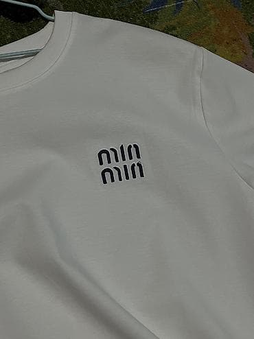 Женские брюки: Белая футболка Min Min Wears - Базовая свободная футболка с коротким — 3