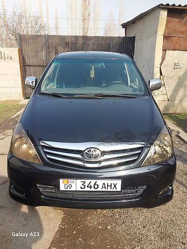 Toyota Innova: 2008 г., 2 л, Автомат, Бензин, Минивэн
