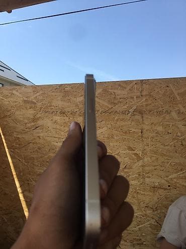 wi: IPhone 13, Старлайт — 3