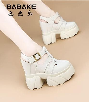 женские джинсы трубы: Босоножки, 34, Новый, цвет - Белый — 1