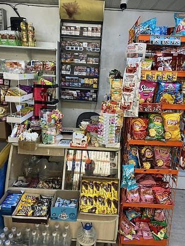 ягод: Фруктово‑овощной киоск с продуктовой секцией. Что предлагается: - — 6