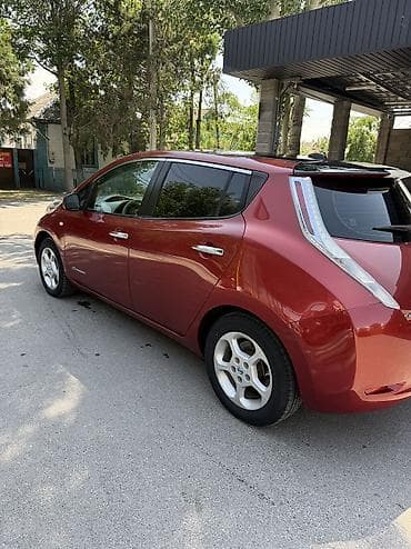 bud e9: Nissan Leaf: 2013 г., Автомат, Хэтчбэк — 4