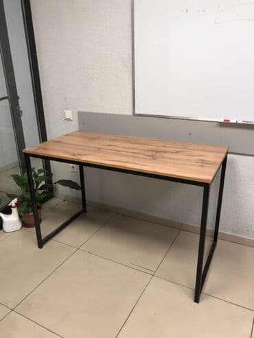 столы офисные в аренду: Письменный стол — 1