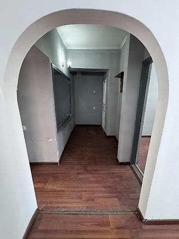 Аренда коммерческой недвижимости: Продажа офисов 80 м², Без ремонта, Без мебели, Многоэтажное здание, 1 этаж — 2