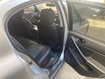 mazda 323 2003: Nissan Skyline: 2003 г., Автомат, Седан — 4