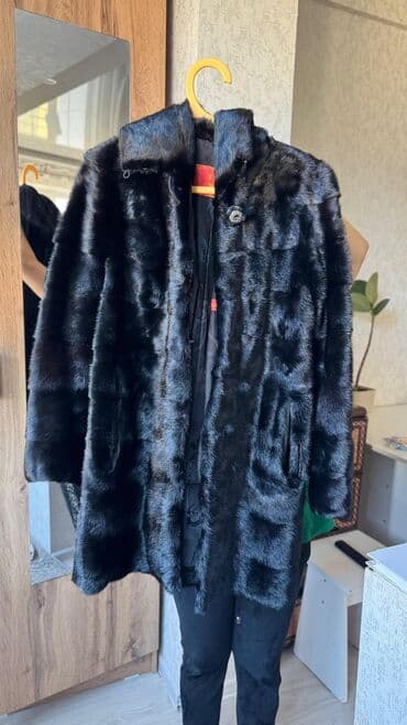 бордовое вечернее платье: Шуба, Норка, Короткая модель, С капюшоном — 7