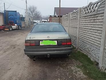 Volkswagen Passat: 1988 г., 1.8 л, Механика, Бензин, Седан