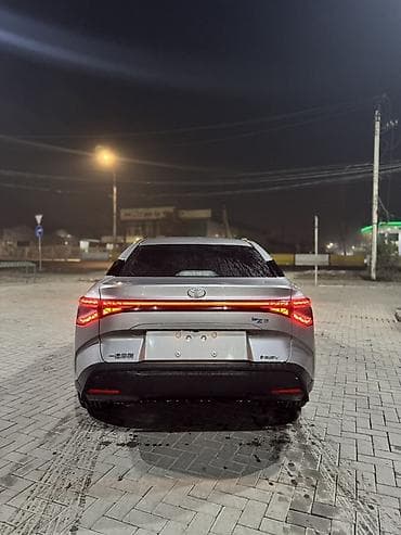 кибер трак: Toyota bZ3: 2024 г., Автомат, Электромобиль, Седан — 5