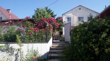 сдается дом без хозяина в бишкеке: 50 м², 3 комнаты, Забор, огорожен — 4