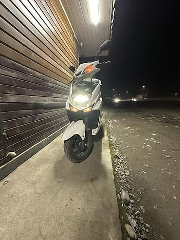 мото урал: Электроскутер городского типа, белый цвет, с жестким кофром на — 2