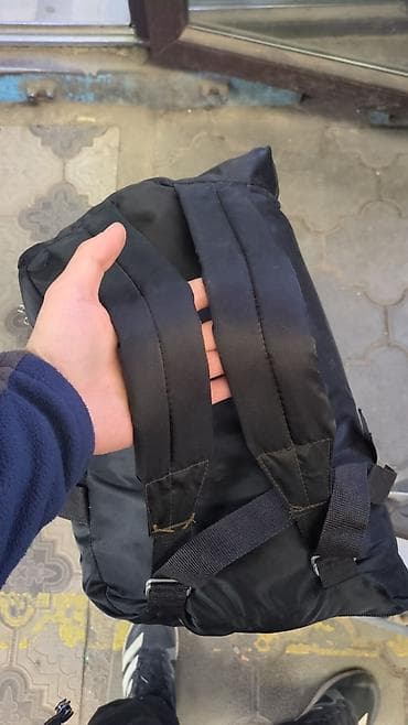 дорожный чемодан: Сумка-рюкзак универсальная, черная - Формат 2 в 1: можно носить как — 3