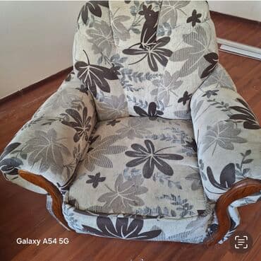 Кухонные гарнитуры: Продается б/у диван и кресла. ценa:2000
адрес: Лебединовка — 3