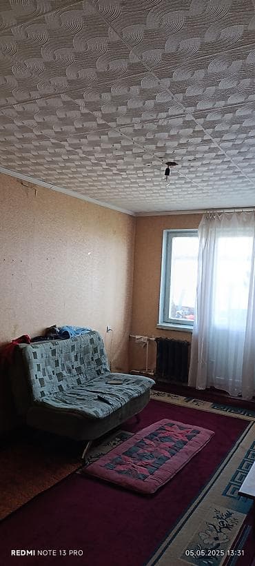 токмок срочно: 3 комнаты, 58 м², 104 серия, 5 этаж, Старый ремонт — 3