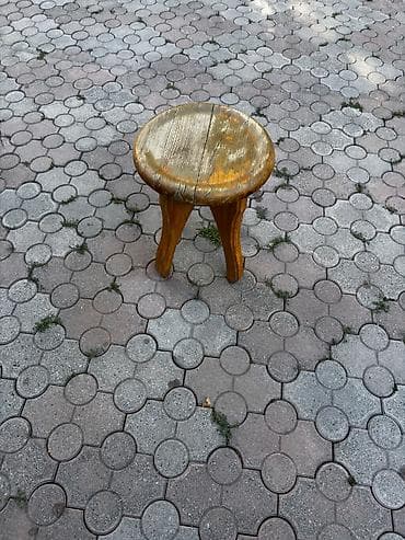 Эмерек: Табуретка, Колдонулган, Жыгач, Бүктөө эмес — 2