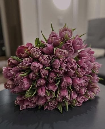 Пышный букет махровых тюльпанов - Сорт: махровые (пионовидные) at lalafo.kg Пышный букет махровых тюльпанов - Сорт: махровые (пионовидные)