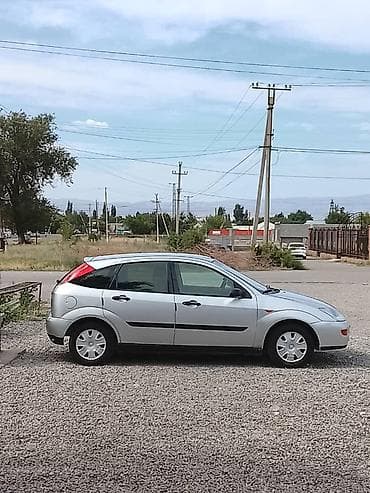 Унаа сатуу: Ford Focus: 2001 г., 1.6 л, Кол менен иштөөчү, Бензин, Хетчбек — 2