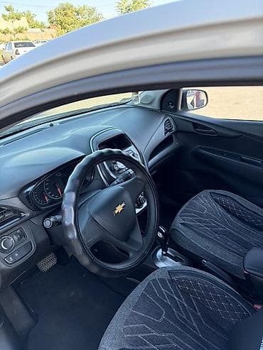 Продажа авто: Chevrolet Spark: 2017 г., 1 л, Автомат, Бензин, Хэтчбэк — 5