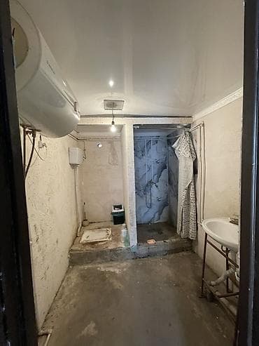 Бөлмөлөрдү ижарага берүү: Комната берилет 15000 сом комуналка менен, душ туалет чогу — 5