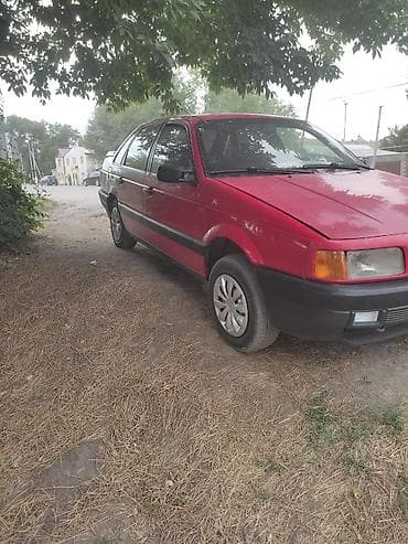 Унаа сатуу: Volkswagen Passat: 1990 г., 2 л, Кол менен иштөөчү, Бензин, Седан — 1