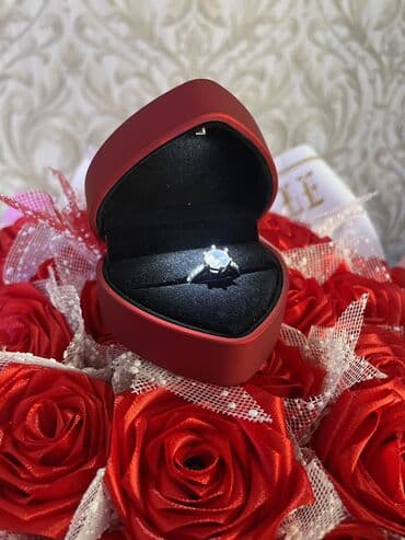 что можно подарить папе: ✨ Идеальная коробочка для самого важного вопроса. Нежный свет, бархат — 2