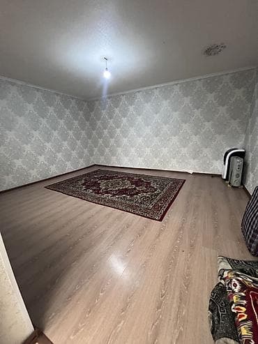 Кең, таза жана жарык бөлмө узак мөөнөткө ижарага берилет. Үйдүн абалы