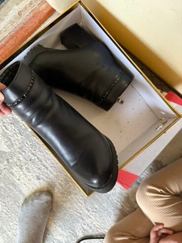 обувь для охоты: Женские черные ботильоны на устойчивом каблуке - Материал верха — 1