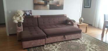 Продаю угловой диван,в хорошем состоянии.Цвет коричневый в комплекте 2