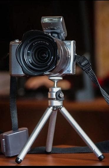 Беззеркальная камера Sony серии NEX с комплектным зум-объективом E