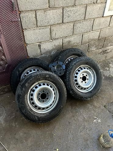 щины на спринтер: Комплект из 4 стальных дисков с шинами и колпаками Mercedes. - Диски — 2