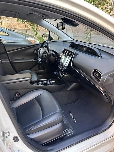 шнур aux: Toyota Prius: 2019 г., 1.8 л, Гибрид, Хэтчбэк — 8
