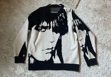 Продаю свитер oversize. Из очень приятного материала. Плотный