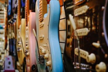 сколько стоит электрогитара в бишкеке: Электро гитары, большой выбор! Гитары, классическая гитара, пианино — 2