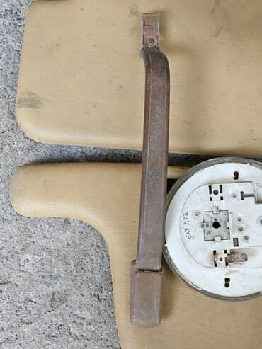 дом калесах: Nissan Patrol k160, 1985г.в. Салонный потолочный фонарь и салонная — 2