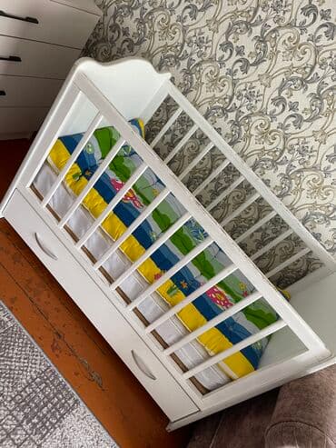 кровати односпальные б у: Продам детскую кроватку в нормальном состоянии, есть два матраса белый — 4