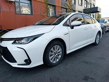 corolla 2004: Toyota Corolla: 2022 г., 1.8 л, Типтроник, Гибрид, Седан — 4