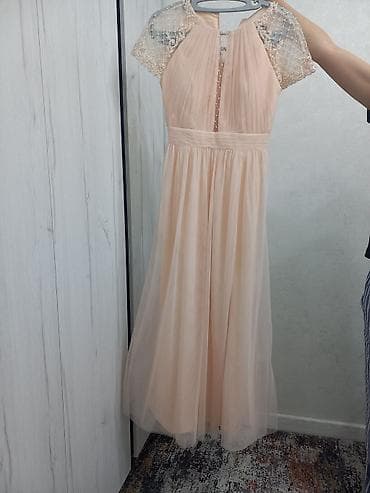 Нарядное длинное платье нежно‑персикового оттенка. Особенности: -
