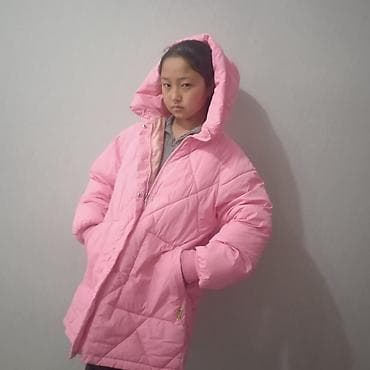 Детская обувь: Розовая утеплённая куртка с капюшоном для девочки. - Приятный — 2