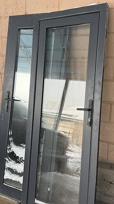 алюминиевые двери б у: Двери для домов и квартир, Металлическая, Одностворчатая, Российская, Со стеклом, цвет - Серый — 1