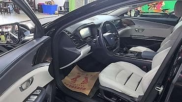 li auto: BYD E9: 2021 г., Седан — 6