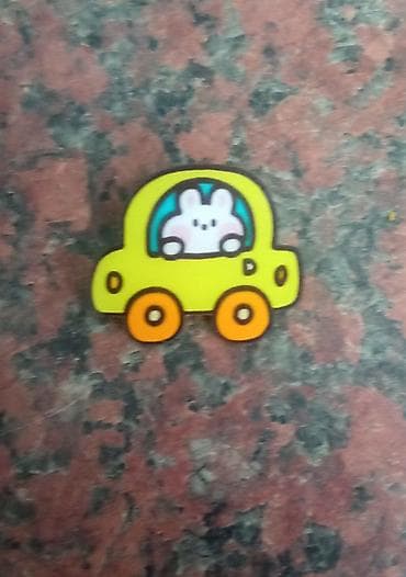 Көркөм өнөр жана коллекциялоо: Продаю значки 2 фигурные пластиковые, остальные круглые — 2