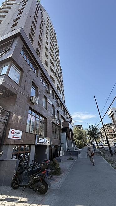 Коммерческая недвижимость: Аренда офисов, 30 м², В бизнес центре, 1 линия — 5