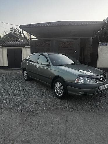 освещение салона: Toyota Avensis: 2001 г., 1.8 л, Механика, Бензин, Хэтчбэк — 2