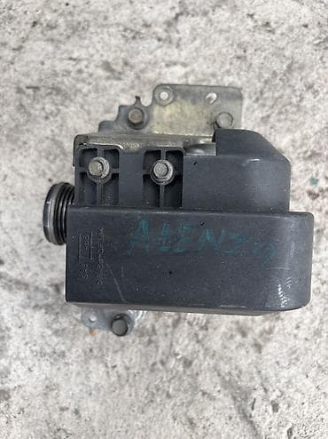 transporter multivan: Крышка багажника Mazda, 2003 г., Б/у, Оригинал — 5